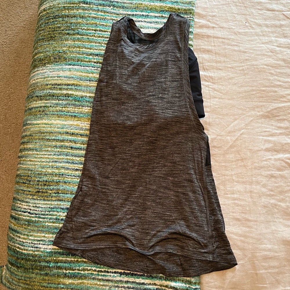 LULULEMON gray workout tank top with black built-in bra